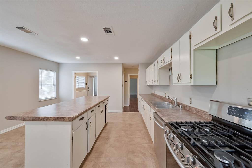 1122 W Park Row Drive Property Photo 17