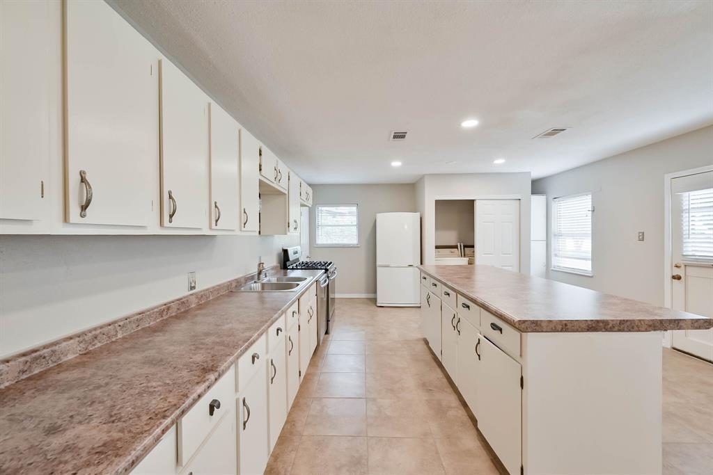 1122 W Park Row Drive Property Photo 18