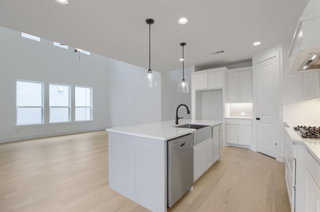 1608 Ramble Way Property Photo 8