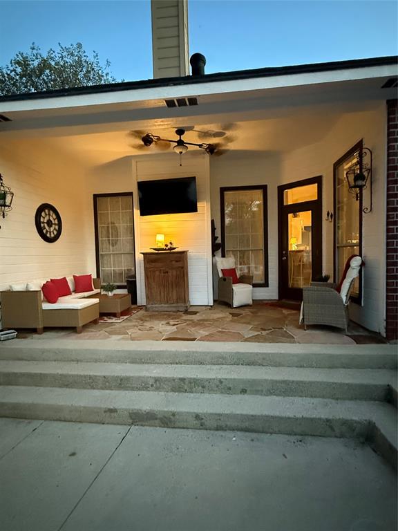 384 Sandpiper Property Photo 3