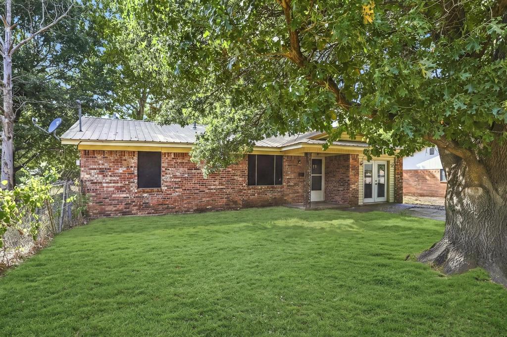 503 N College Street Property Photo 4