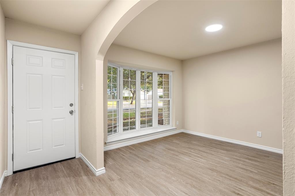 509 E Williamsburg Manor Property Photo 3