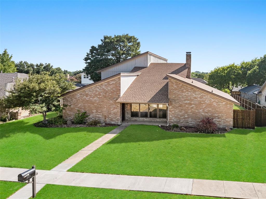 2621 Country Club Parkway Property Photo 1