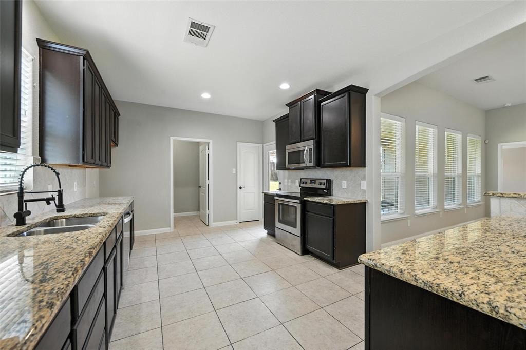 2401 Fall Leaf Court Property Photo 4