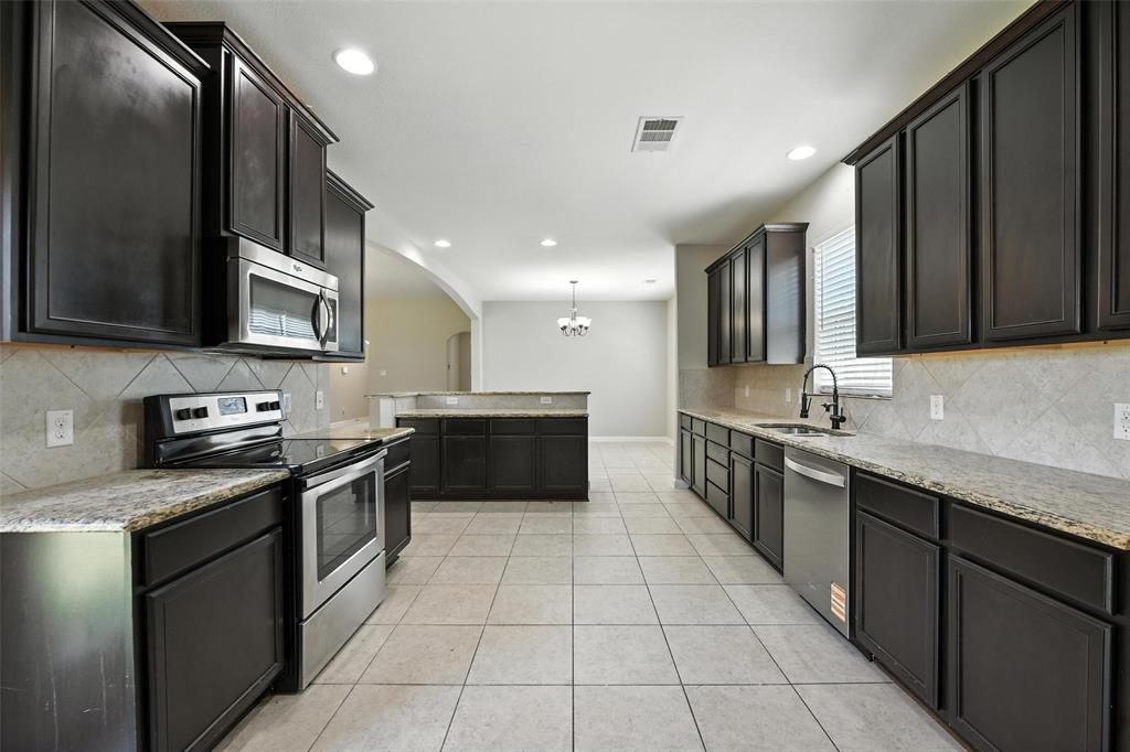 2401 Fall Leaf Court Property Photo 5