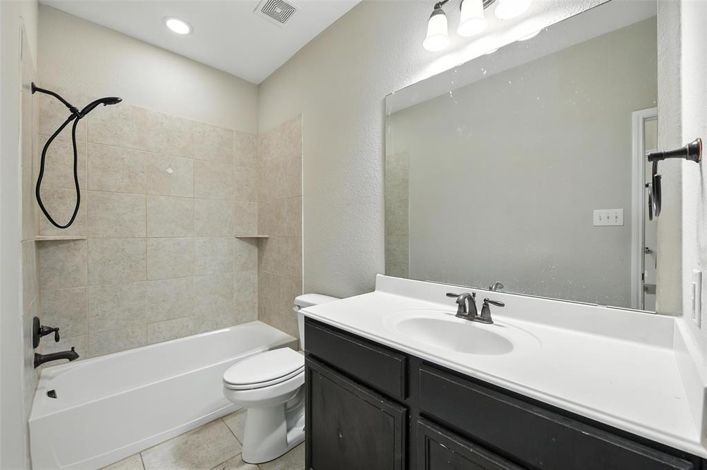 2401 Fall Leaf Court Property Photo 6