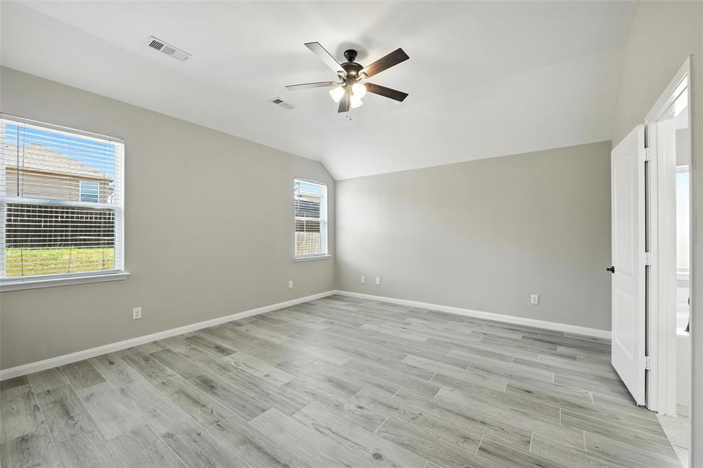 2401 Fall Leaf Court Property Photo 8