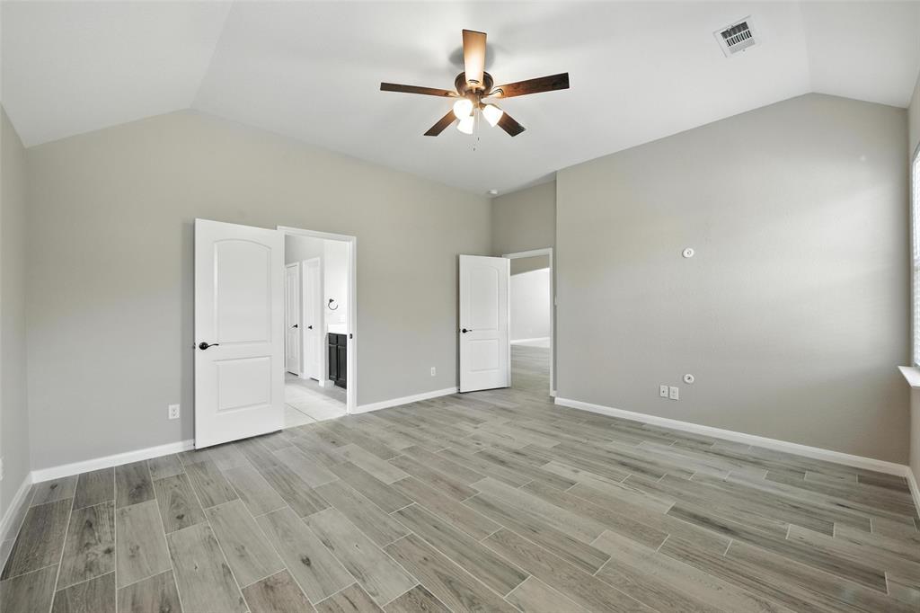 2401 Fall Leaf Court Property Photo 9