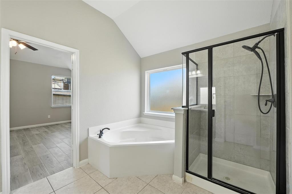 2401 Fall Leaf Court Property Photo 10