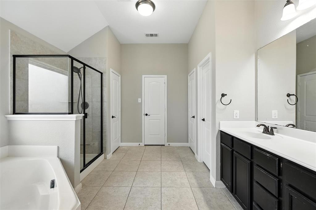 2401 Fall Leaf Court Property Photo 11