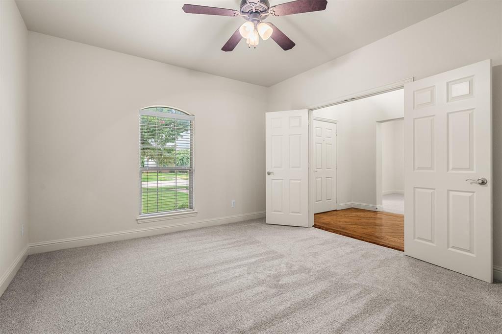 304 Creekside Trail Property Photo 5
