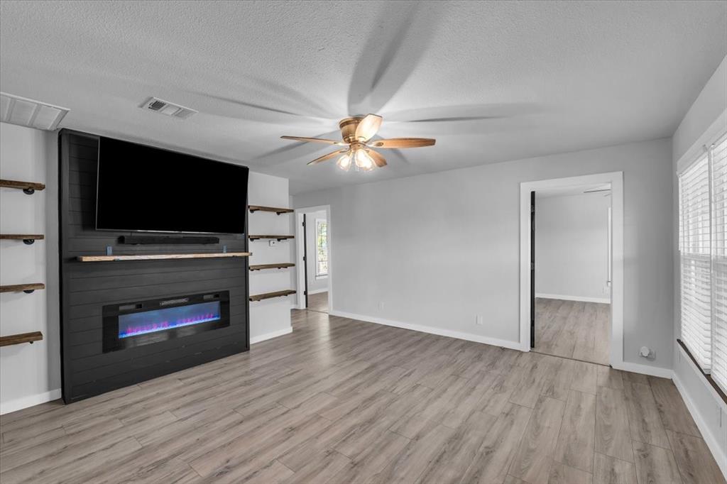 211 W Stegall Drive Property Photo 4