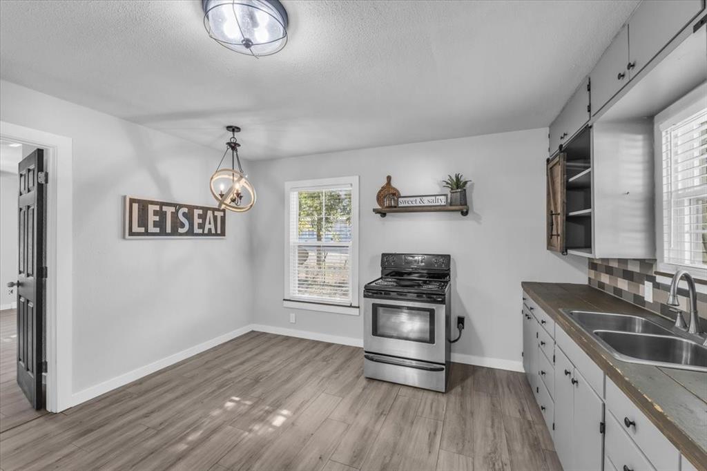211 W Stegall Drive Property Photo 8