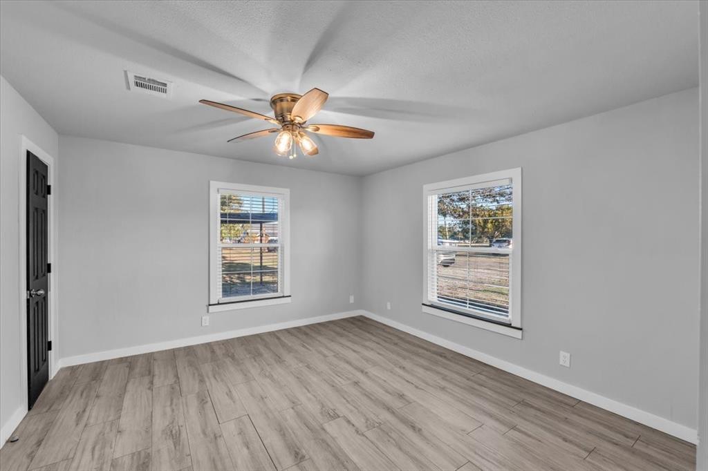211 W Stegall Drive Property Photo 10