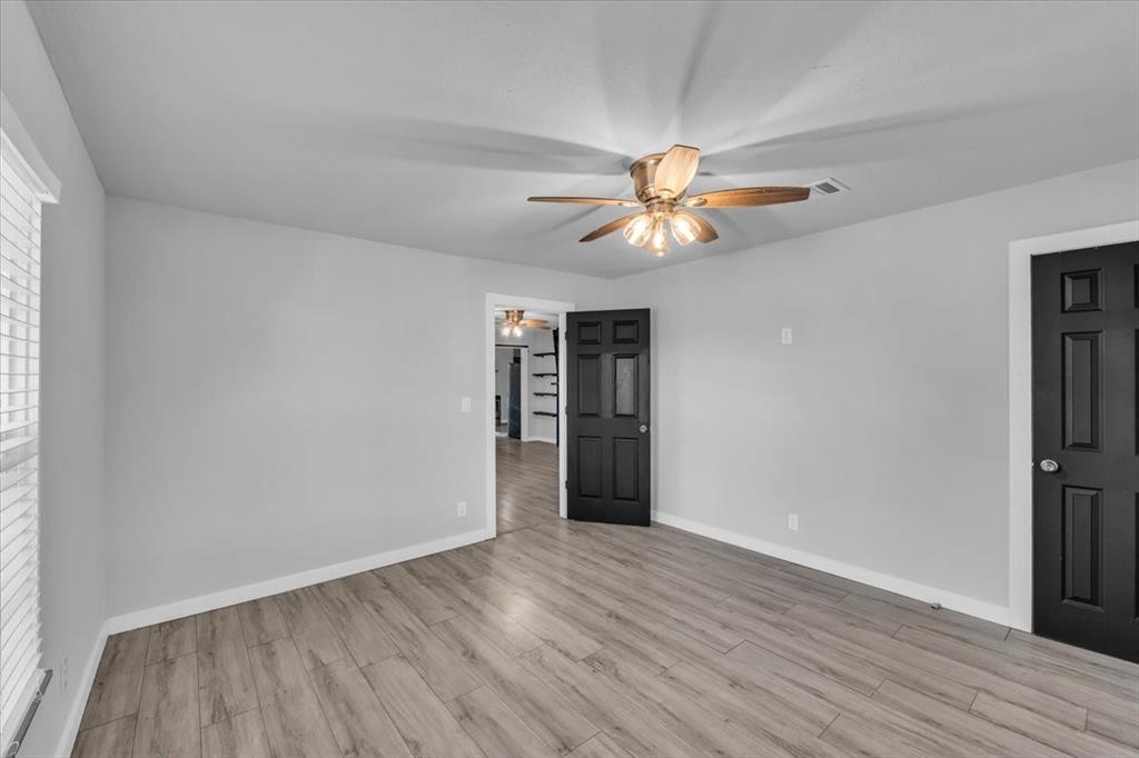 211 W Stegall Drive Property Photo 11