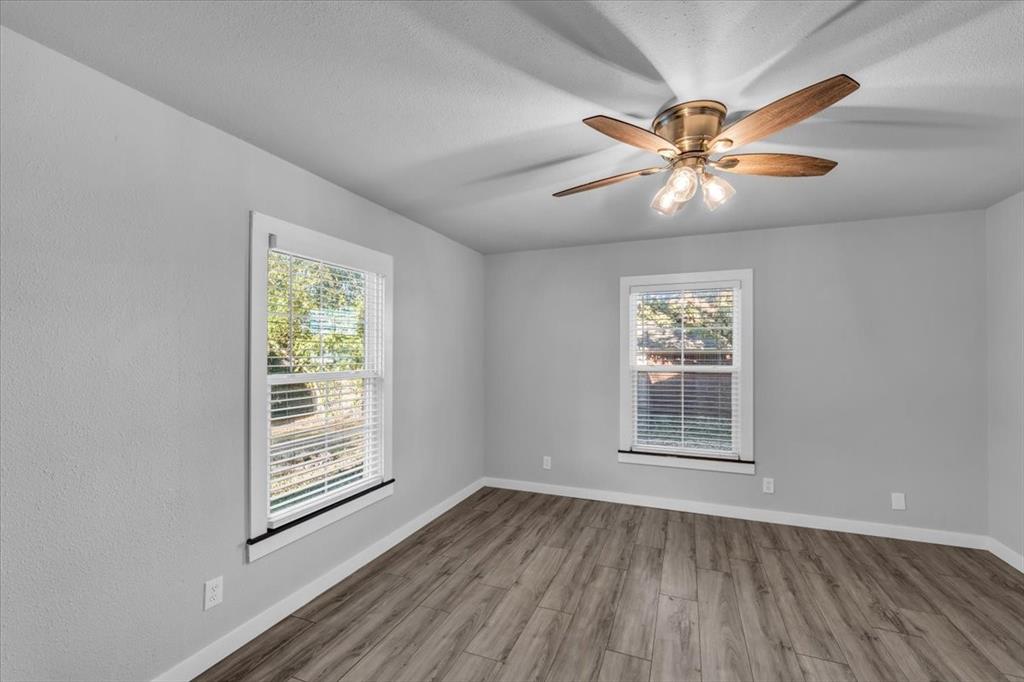 211 W Stegall Drive Property Photo 16