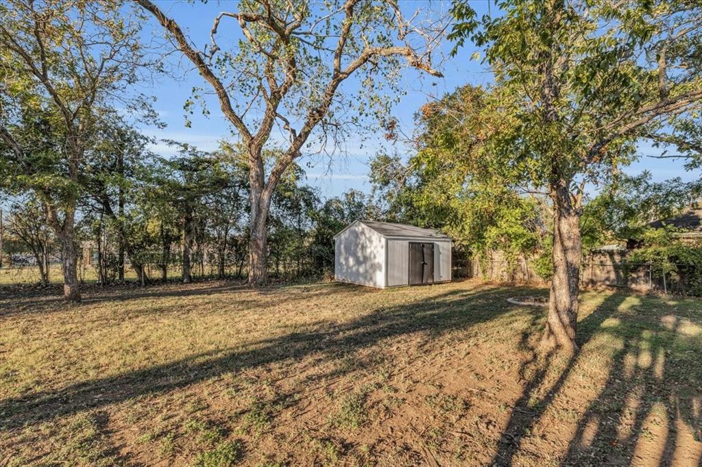 211 W Stegall Drive Property Photo 27