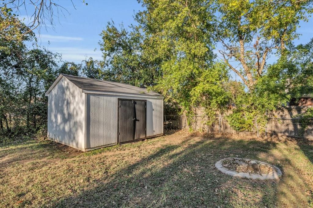 211 W Stegall Drive Property Photo 28