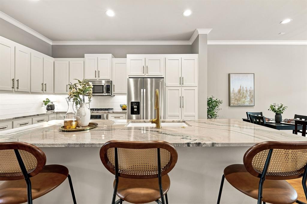 4023 Rawlins Street 105 Property Photo 1