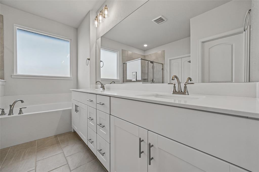 806 Silverleaf Drive Property Photo 24