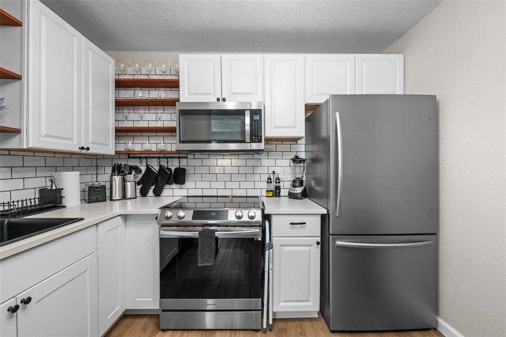 1712 Crest Point Drive Property Photo 4