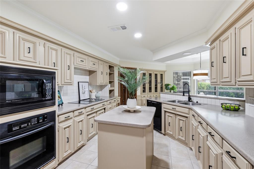 1912 Deerfield Drive Property Photo 4