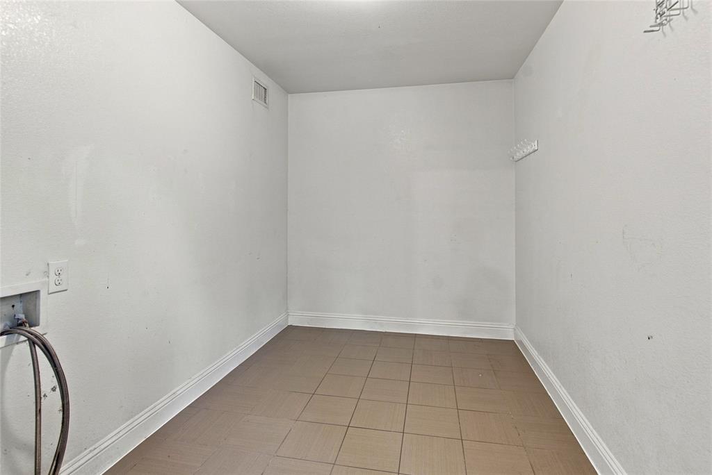 815 National Drive Property Photo 31