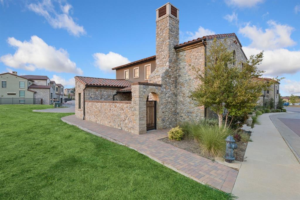 76 Cortes Drive Property Photo 3