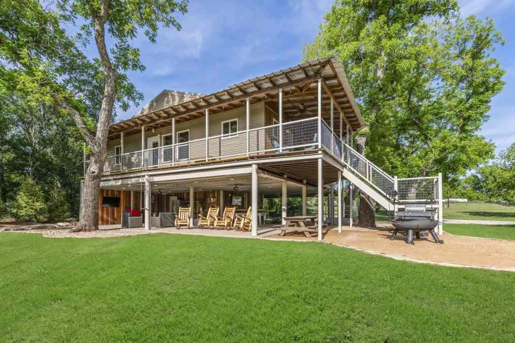 421 N Lazy Bend Road Property Photo 1