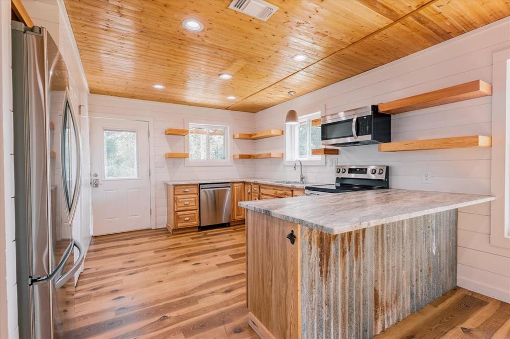 421 N Lazy Bend Road Property Photo 4