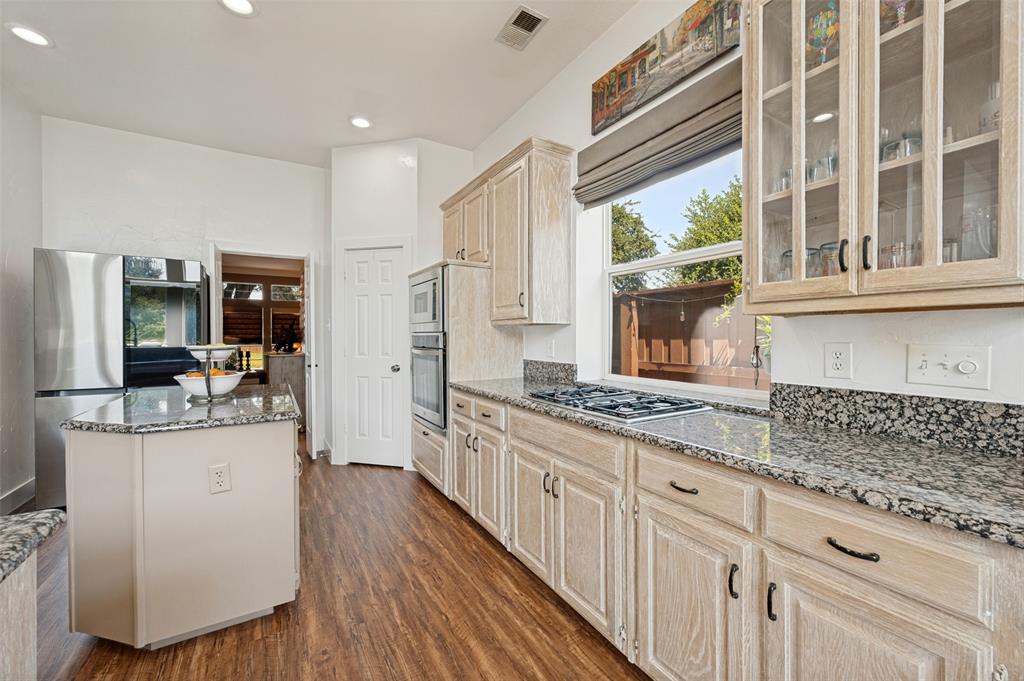 8524 Wellington Point Drive Property Photo 16