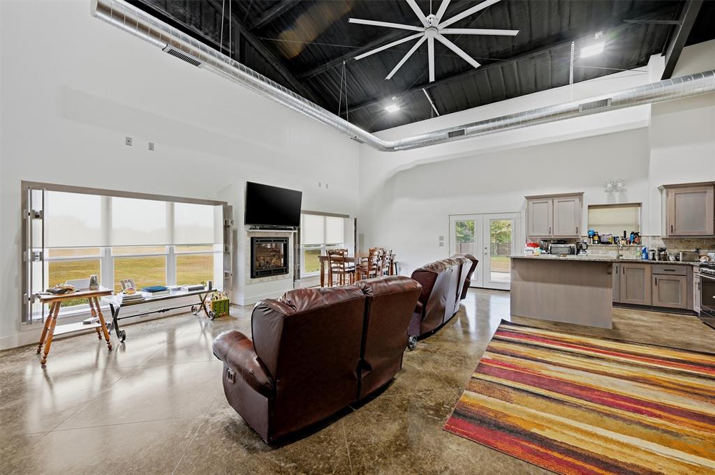 82 Cr 2112 Property Photo 10