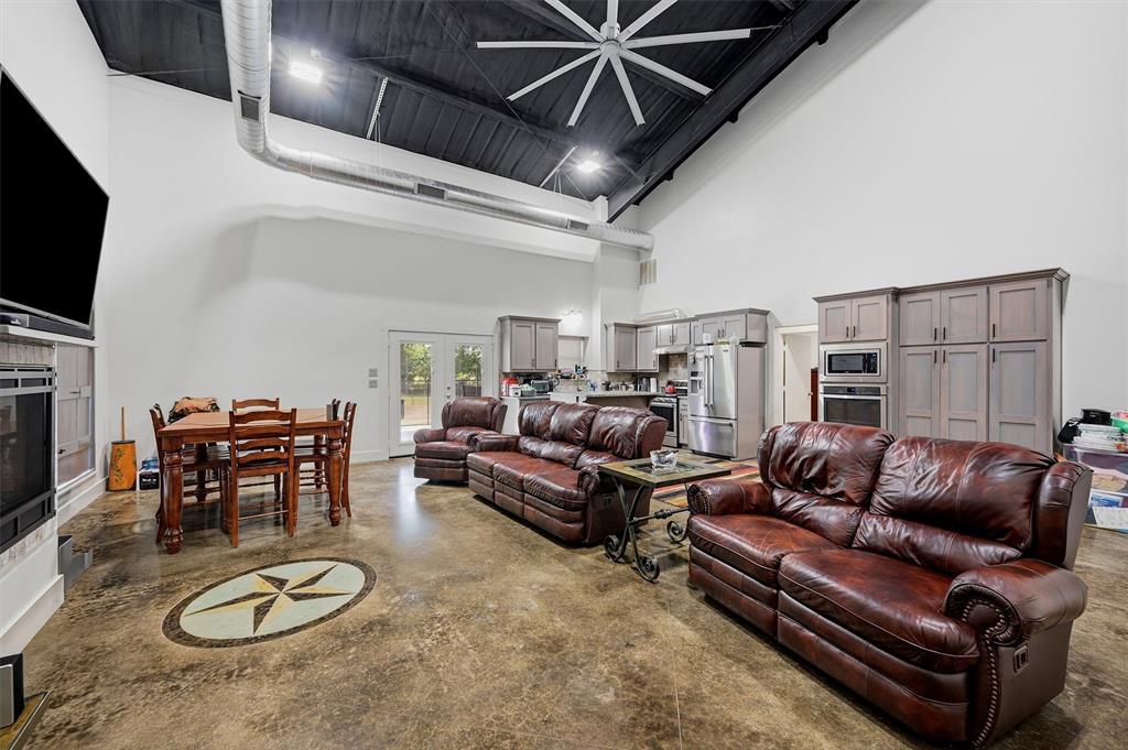 82 Cr 2112 Property Photo 11