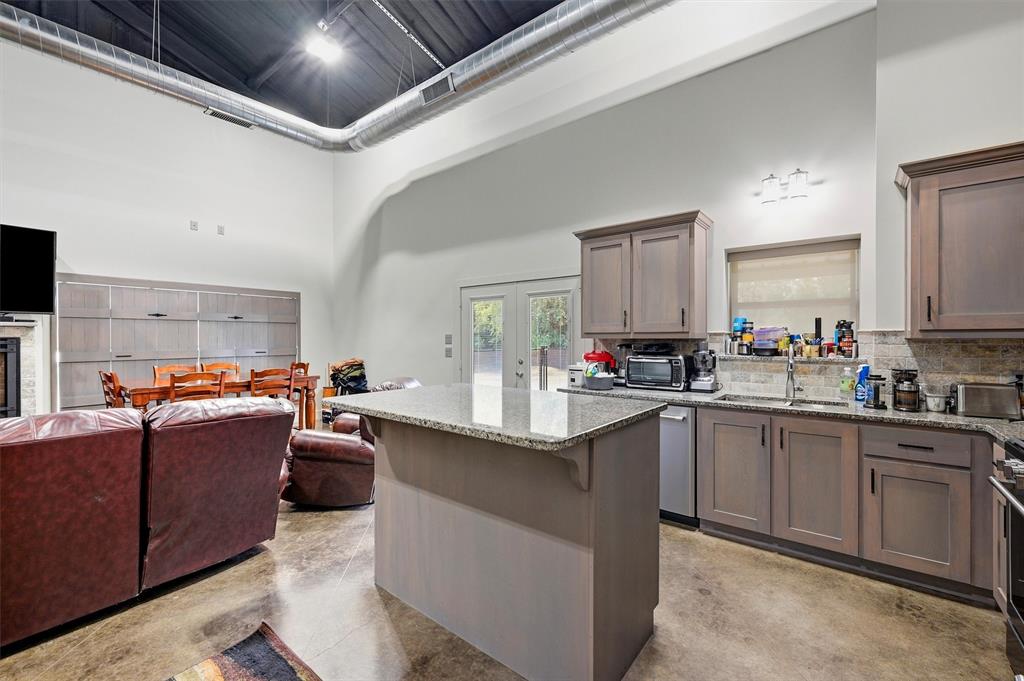 82 Cr 2112 Property Photo 18