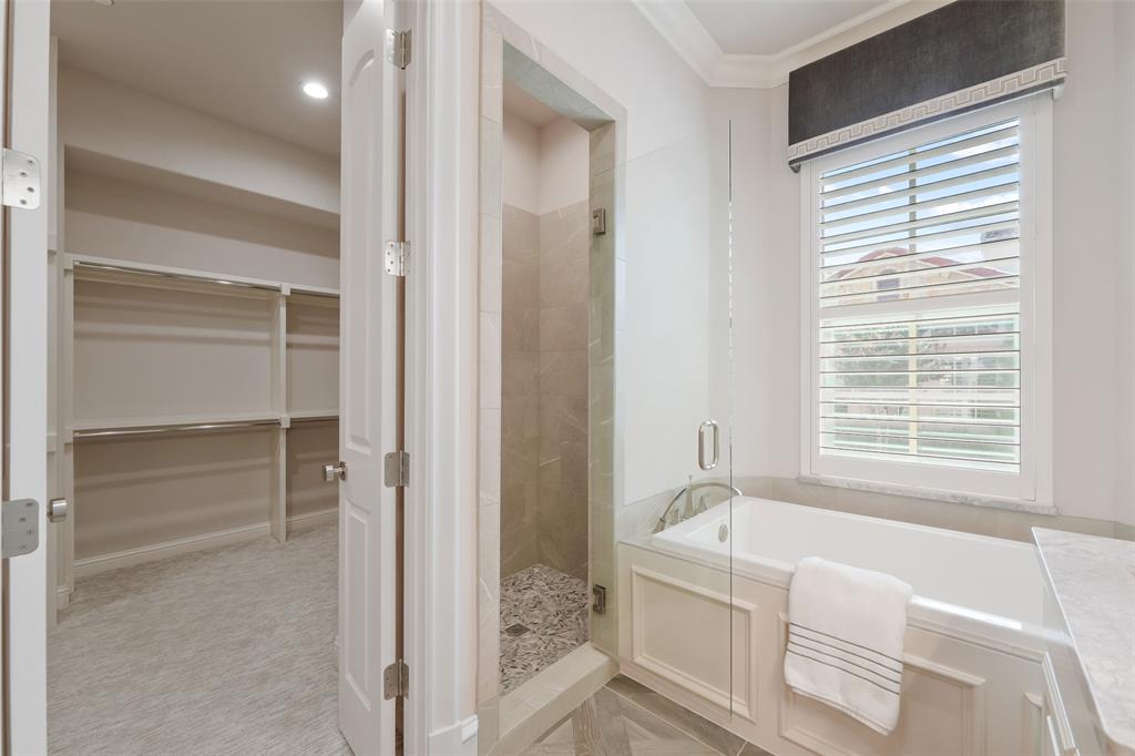 6908 Istina Drive Property Photo 32