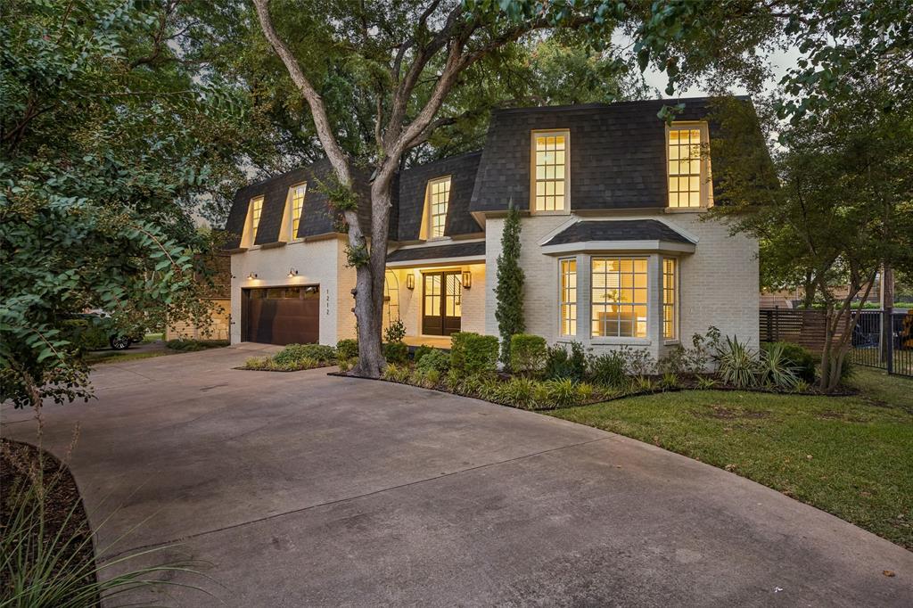 1212 N Oak Cliff Boulevard Property Photo 1
