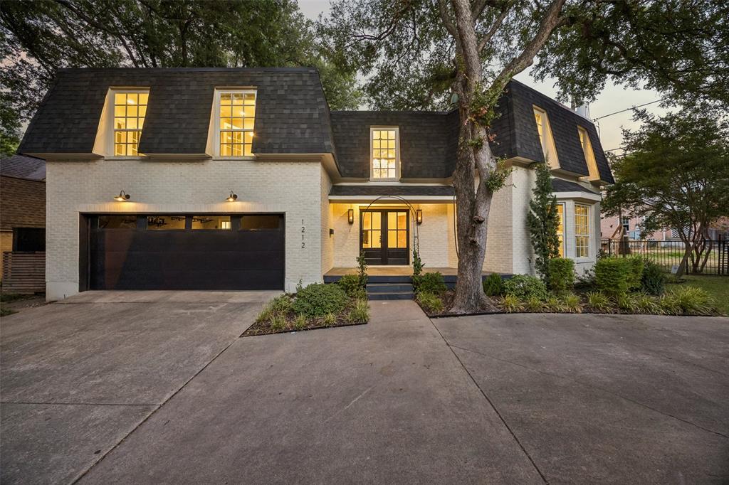 1212 N Oak Cliff Boulevard Property Photo 2