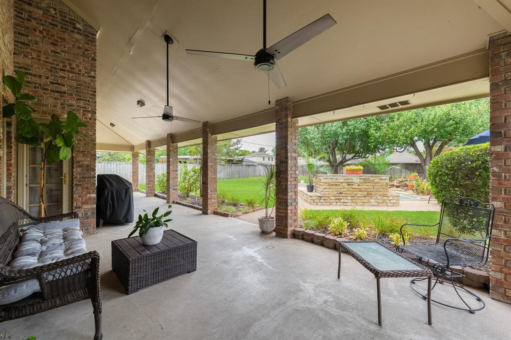 221 Manor Way Property Photo 3