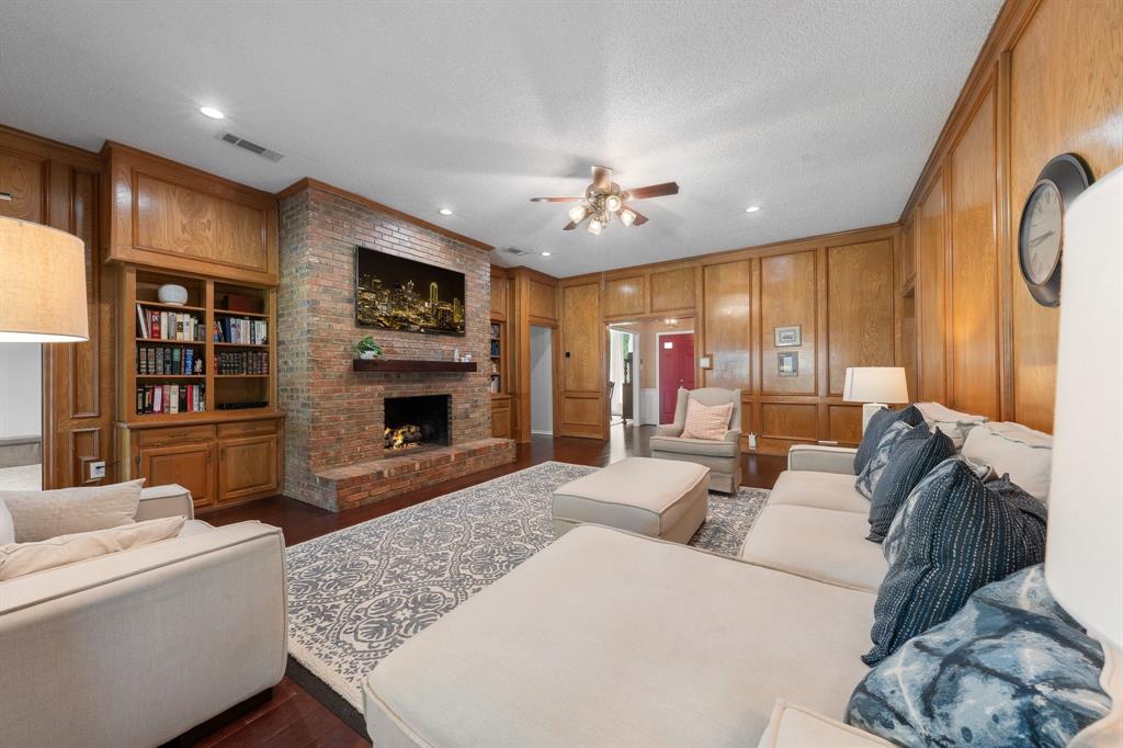 221 Manor Way Property Photo 7