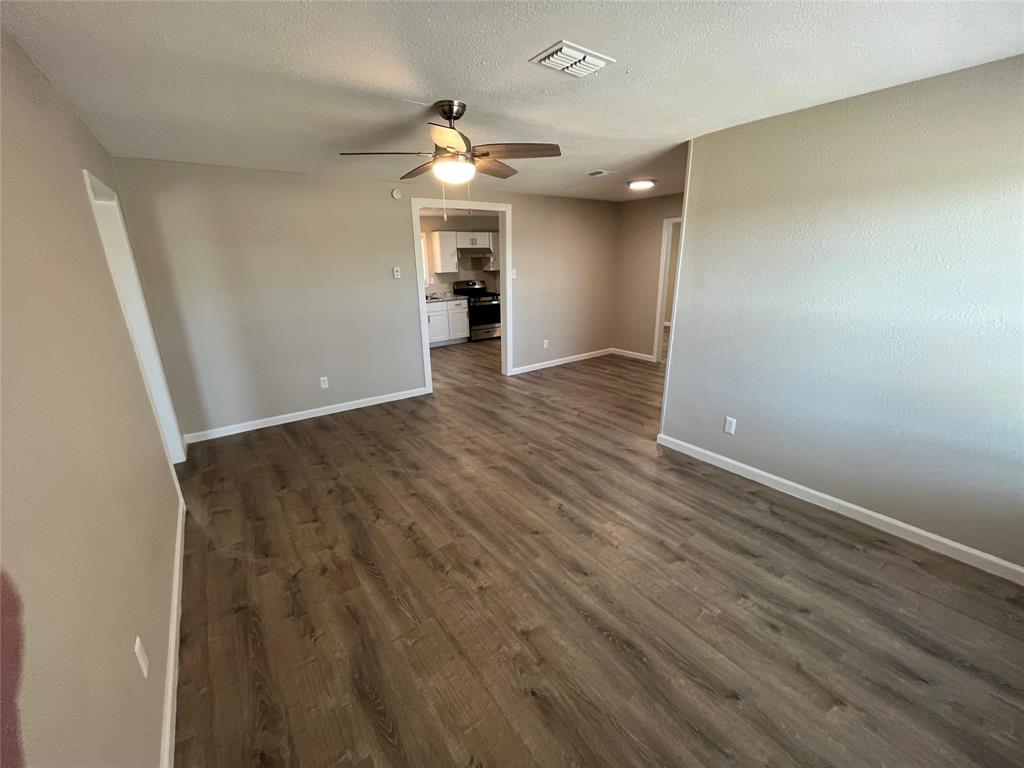 1843 Greendale Drive Property Photo 4