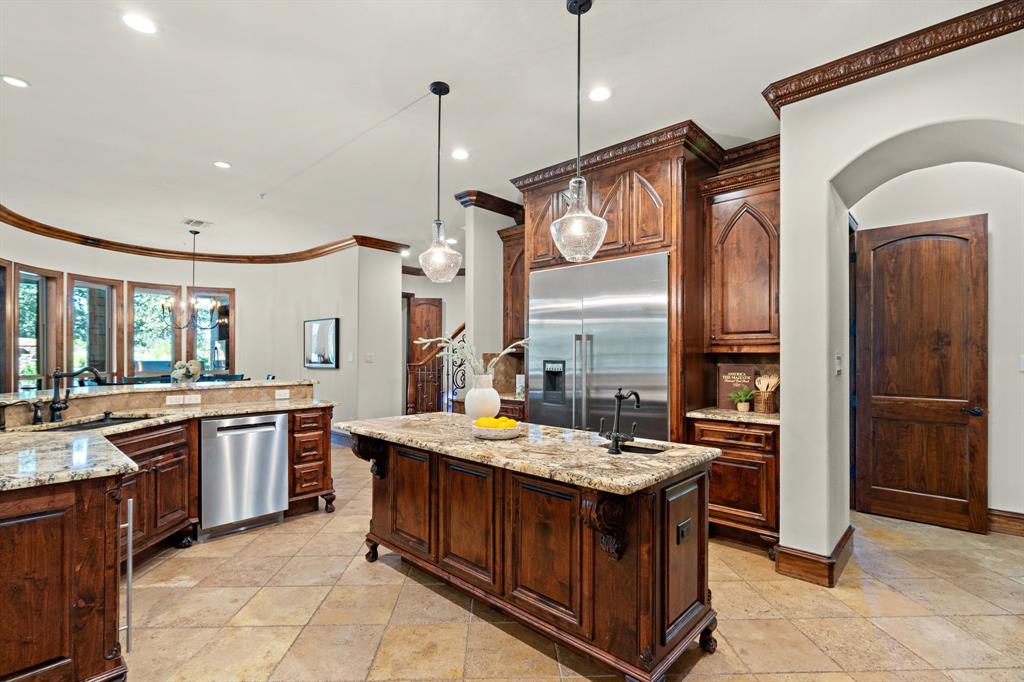 664 Manor Drive Property Photo 8
