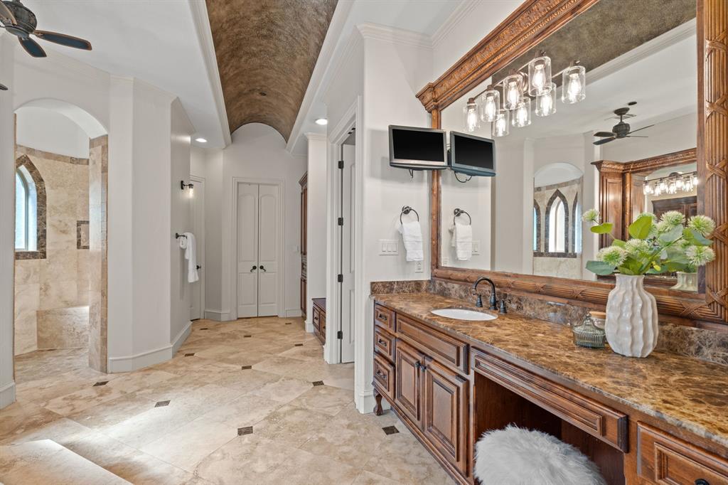 664 Manor Drive Property Photo 16