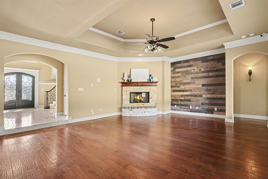 6909 Heritage Oaks Drive Property Photo 1