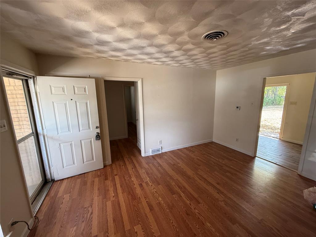 7935 Larchridge Drive Property Photo 4