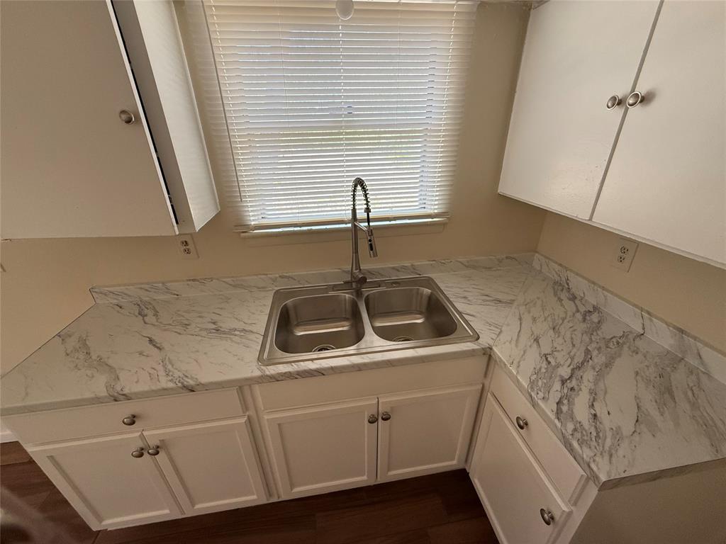 7935 Larchridge Drive Property Photo 6
