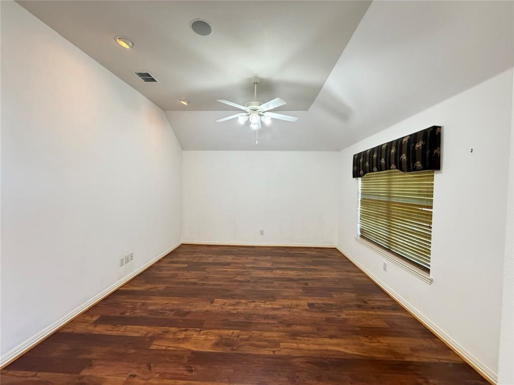 7806 Quiet Waters Drive Property Photo 6