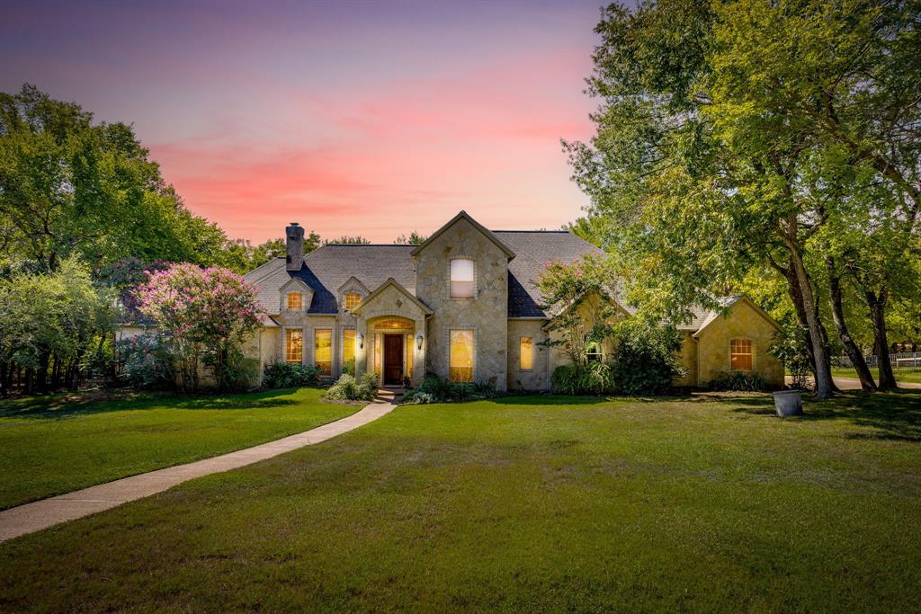 392 Creek Bend Drive Property Photo 1