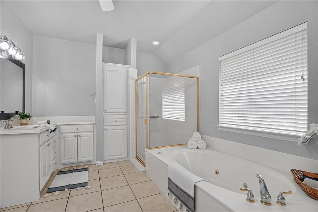 9216 Hanging Moss Drive Property Photo 22