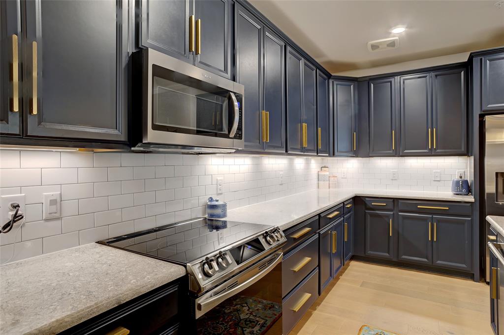 651 N Watters Road 1204 Property Photo 4