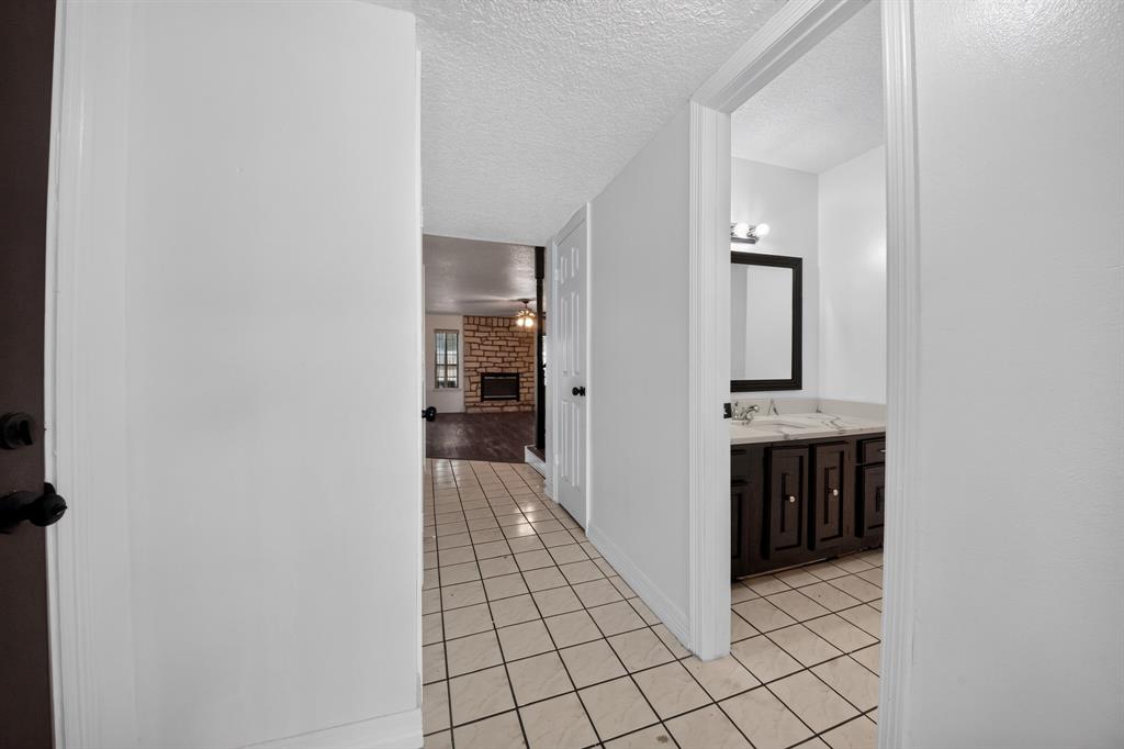 7335 Antoine Drive Property Photo 5